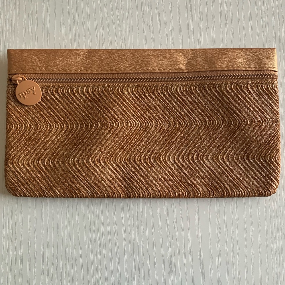 🎀 3 for $10 IPSY Glam Makeup Gold Bag